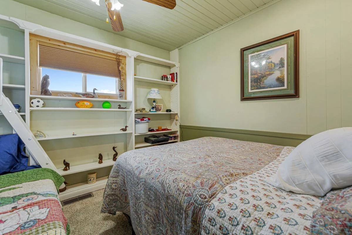 21 Bedroom 1.jpg
