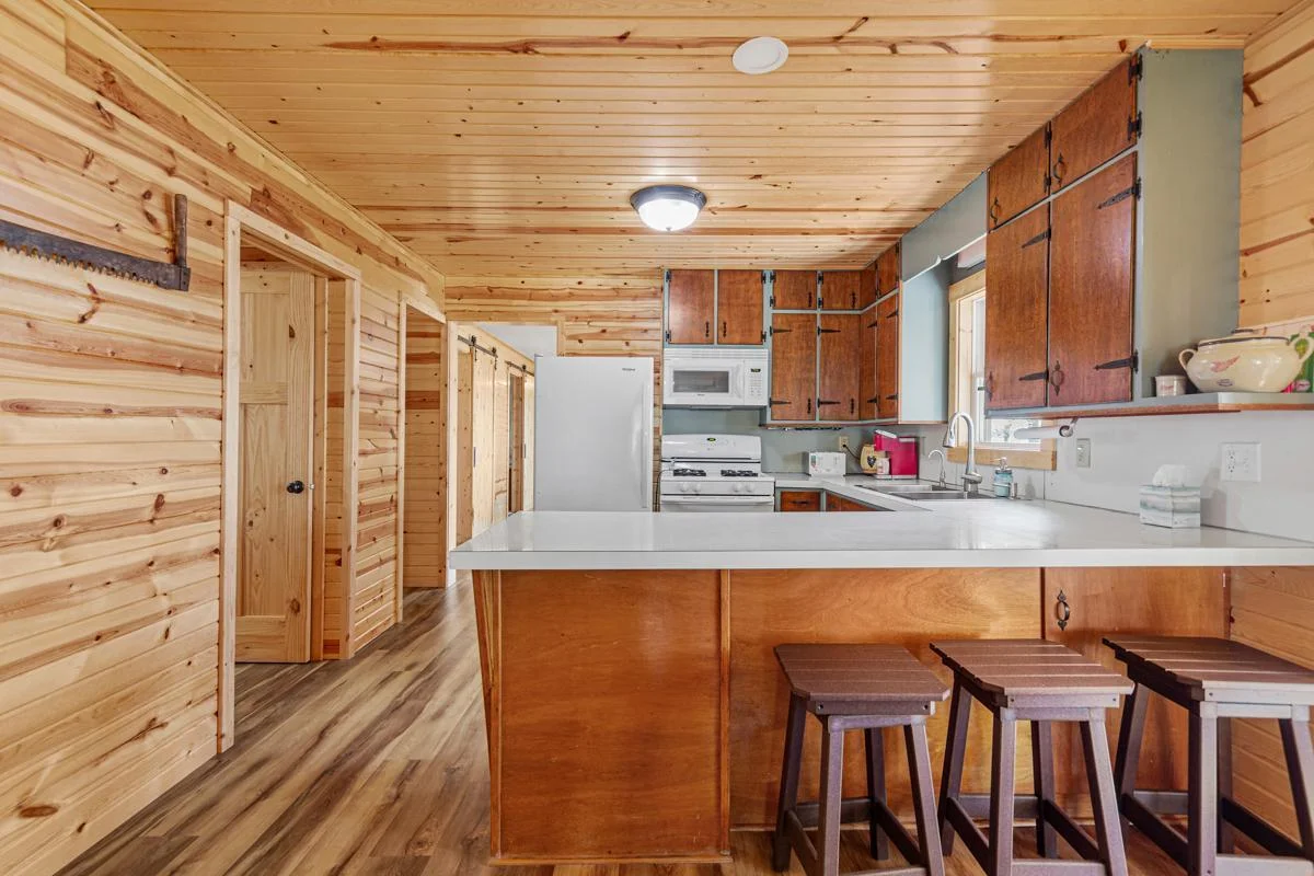 28 Kitchen.jpg