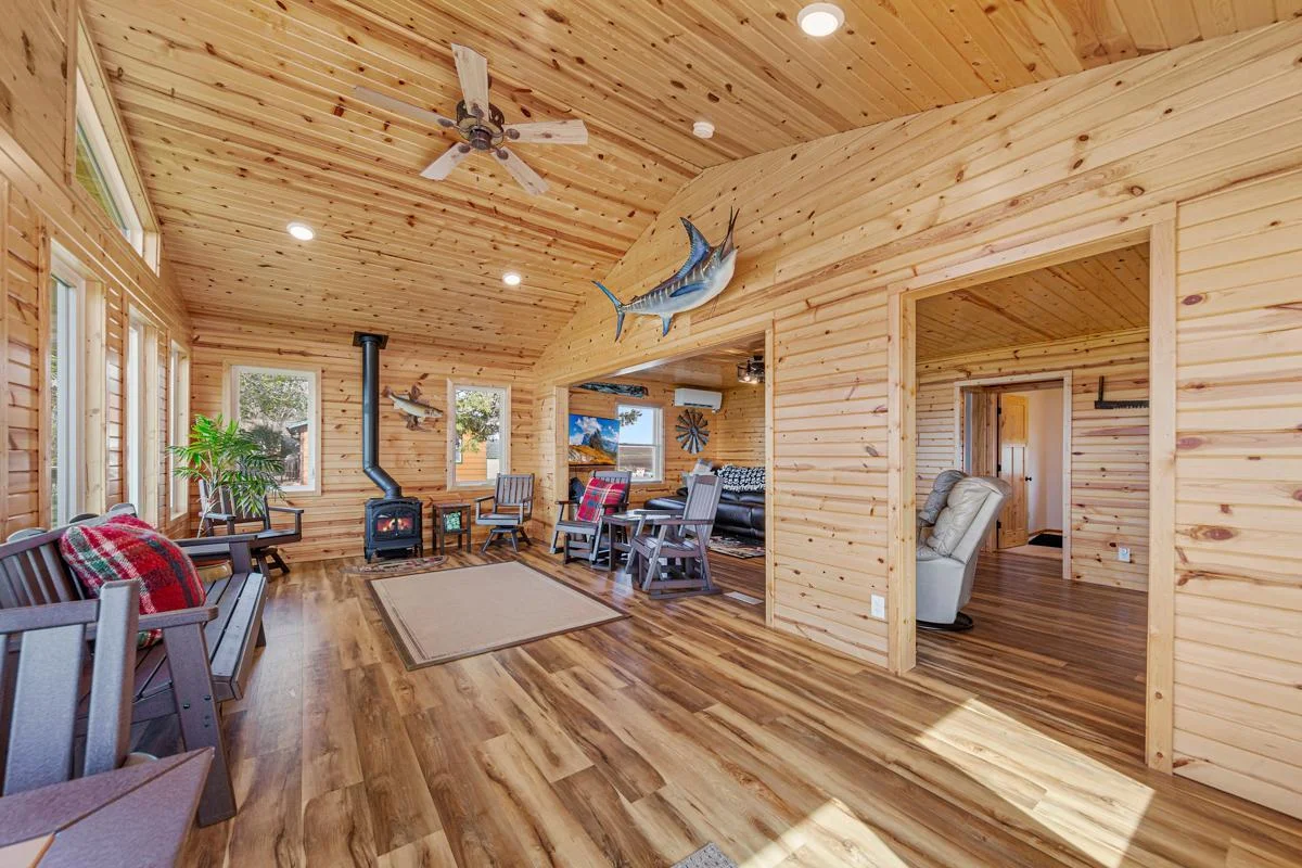 37 Family room.jpg