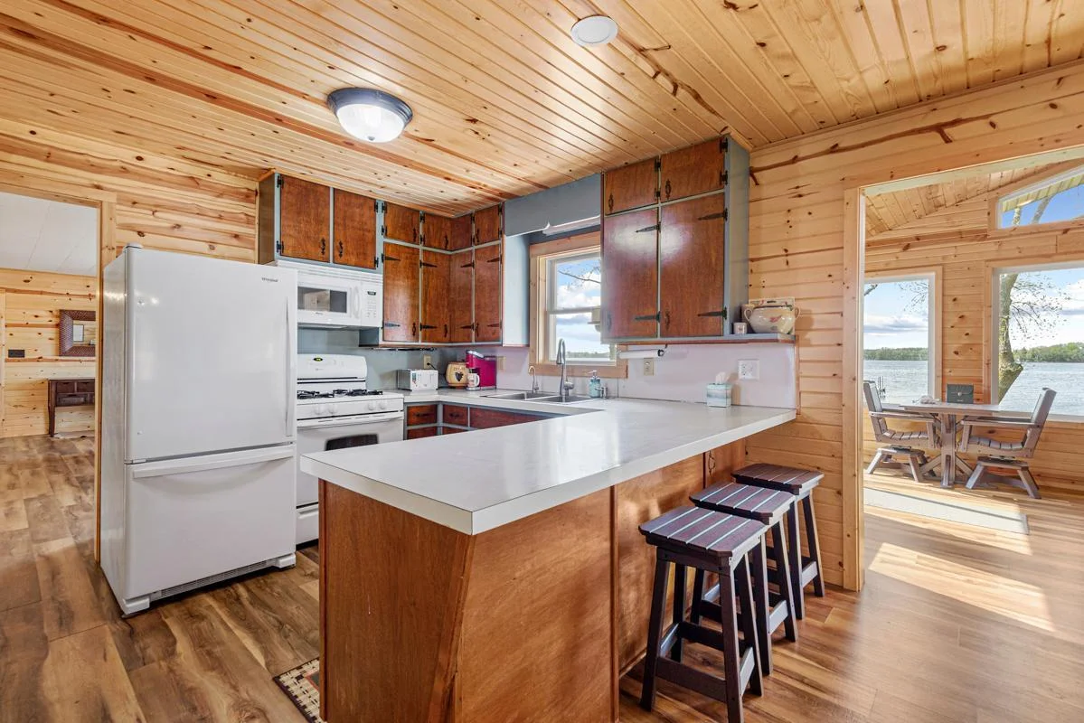 27 Kitchen.jpg