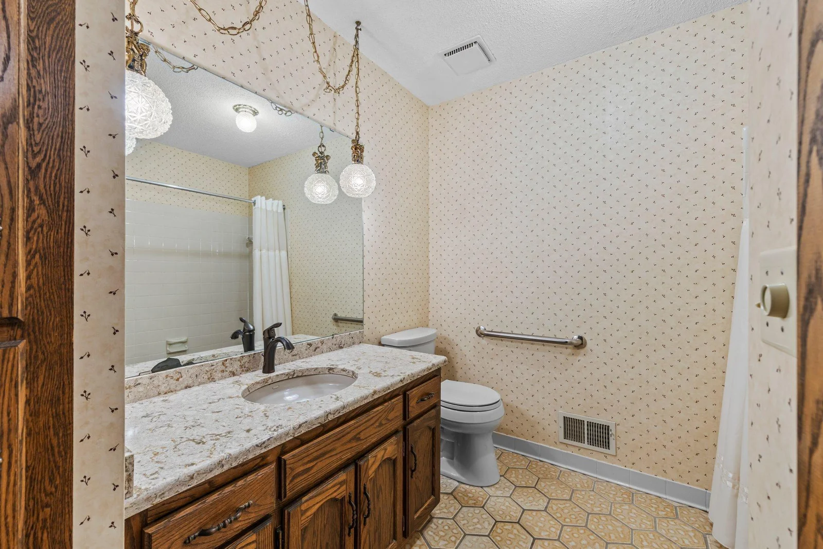 Main floor full bathroom.