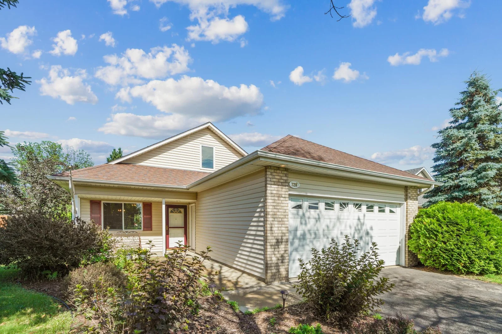 728 Elm Street, Belle Plaine