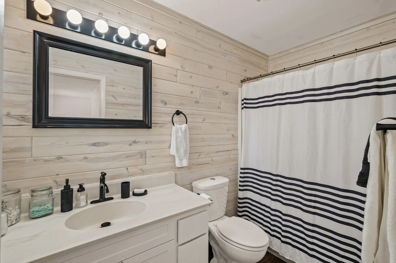 22_14320_284th_Ave_NW22_mls.jpg
