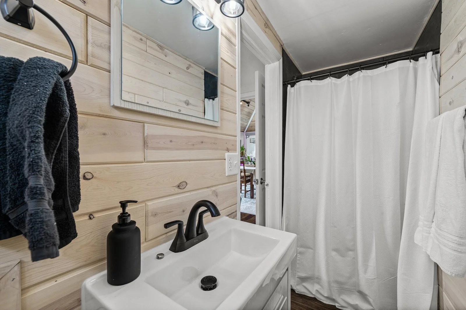 08_14320_284th_Ave_NW8_mls.jpg
