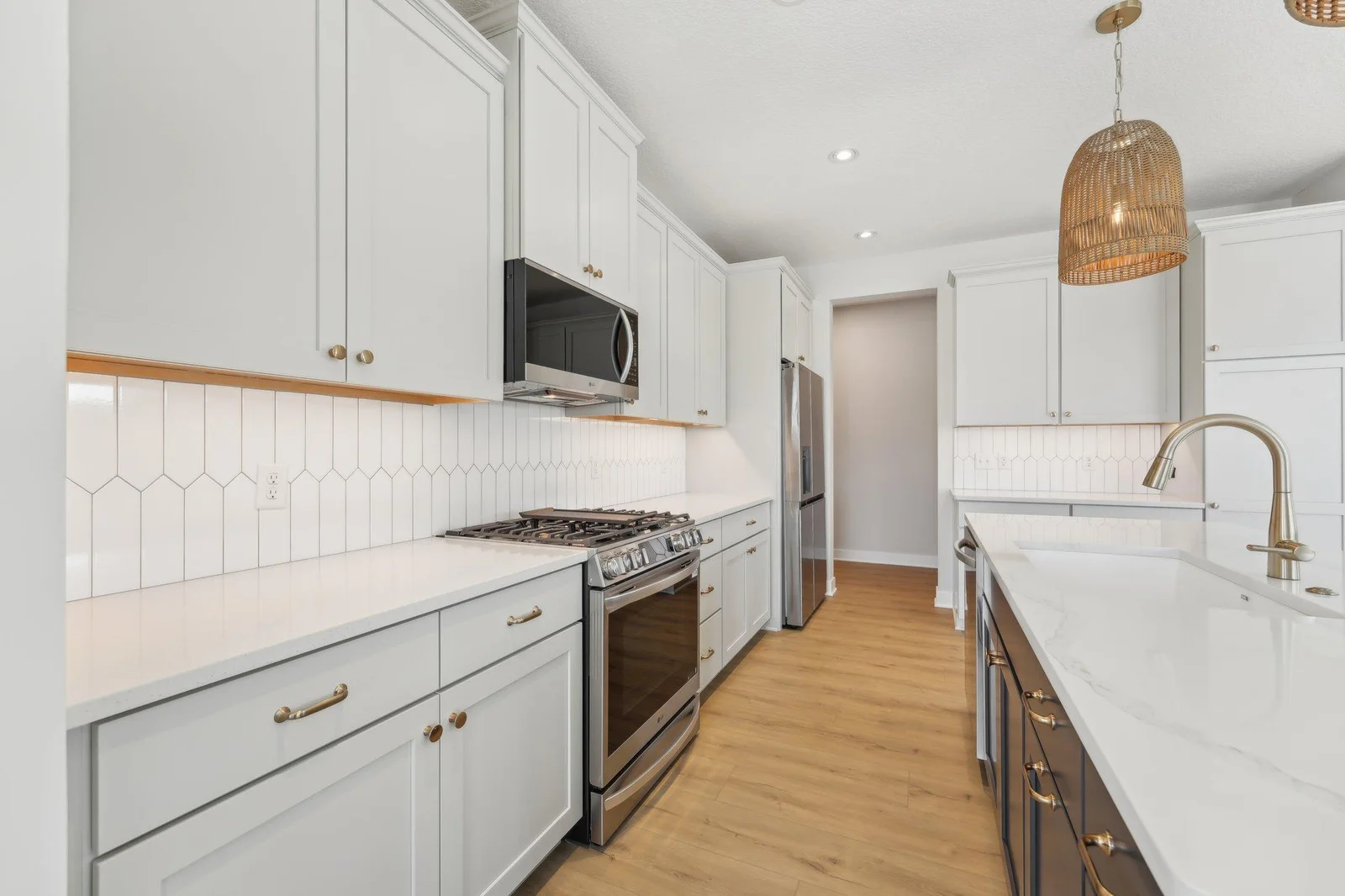 Upgraded Kitchen. Microwave vents to the exterior!