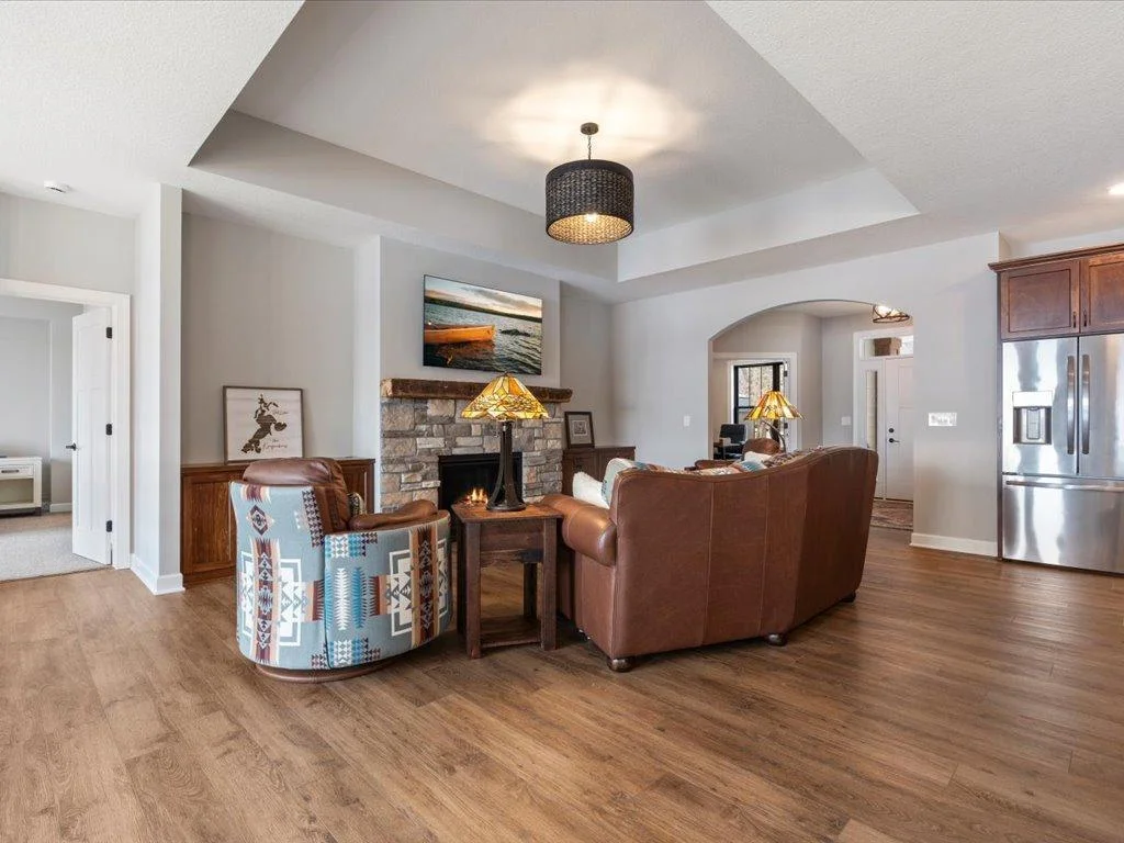 Love the entry with arch accent wall.