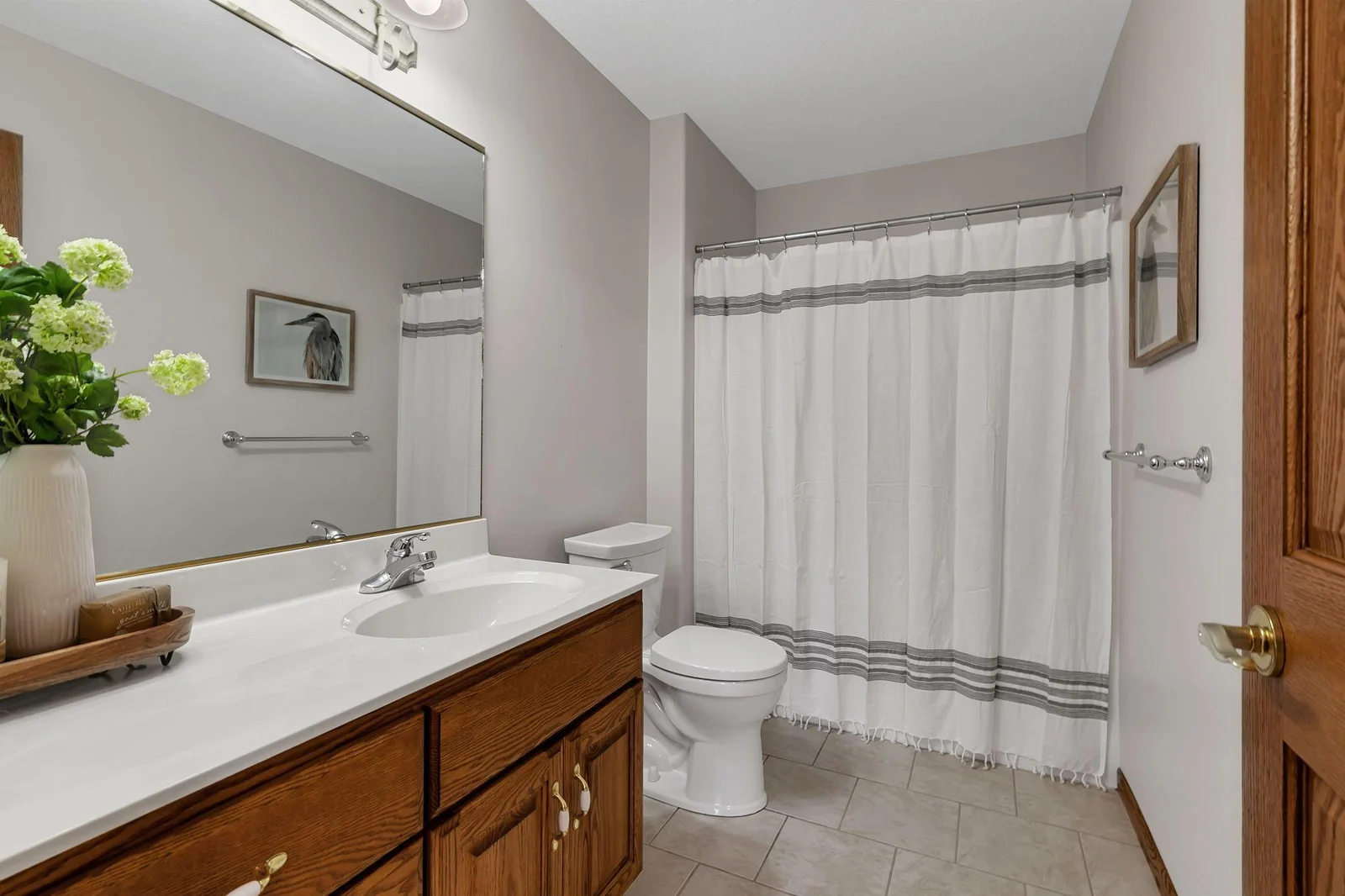 Upper Full Bath