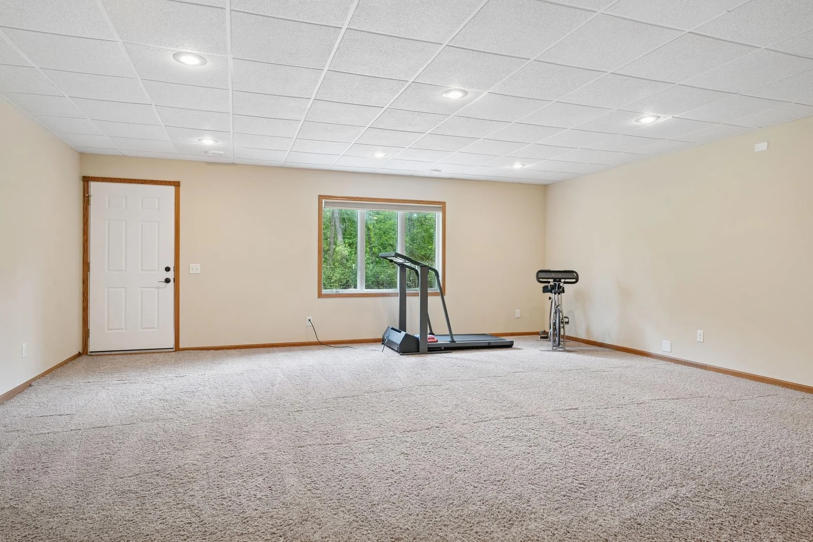 Huge rec room with access to side patio