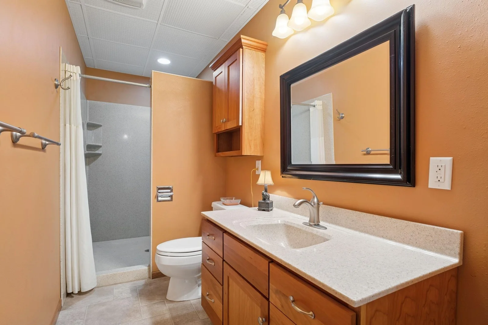 Lower level 3/4 bath