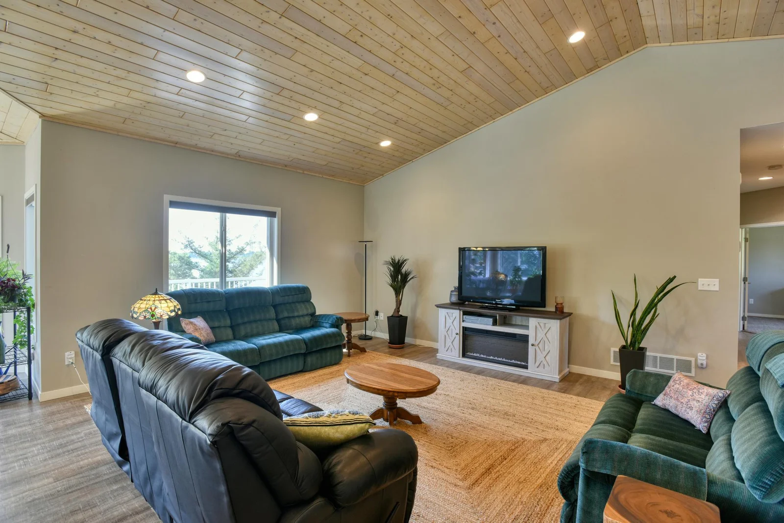 MNL_LivingRoom_2294.jpg