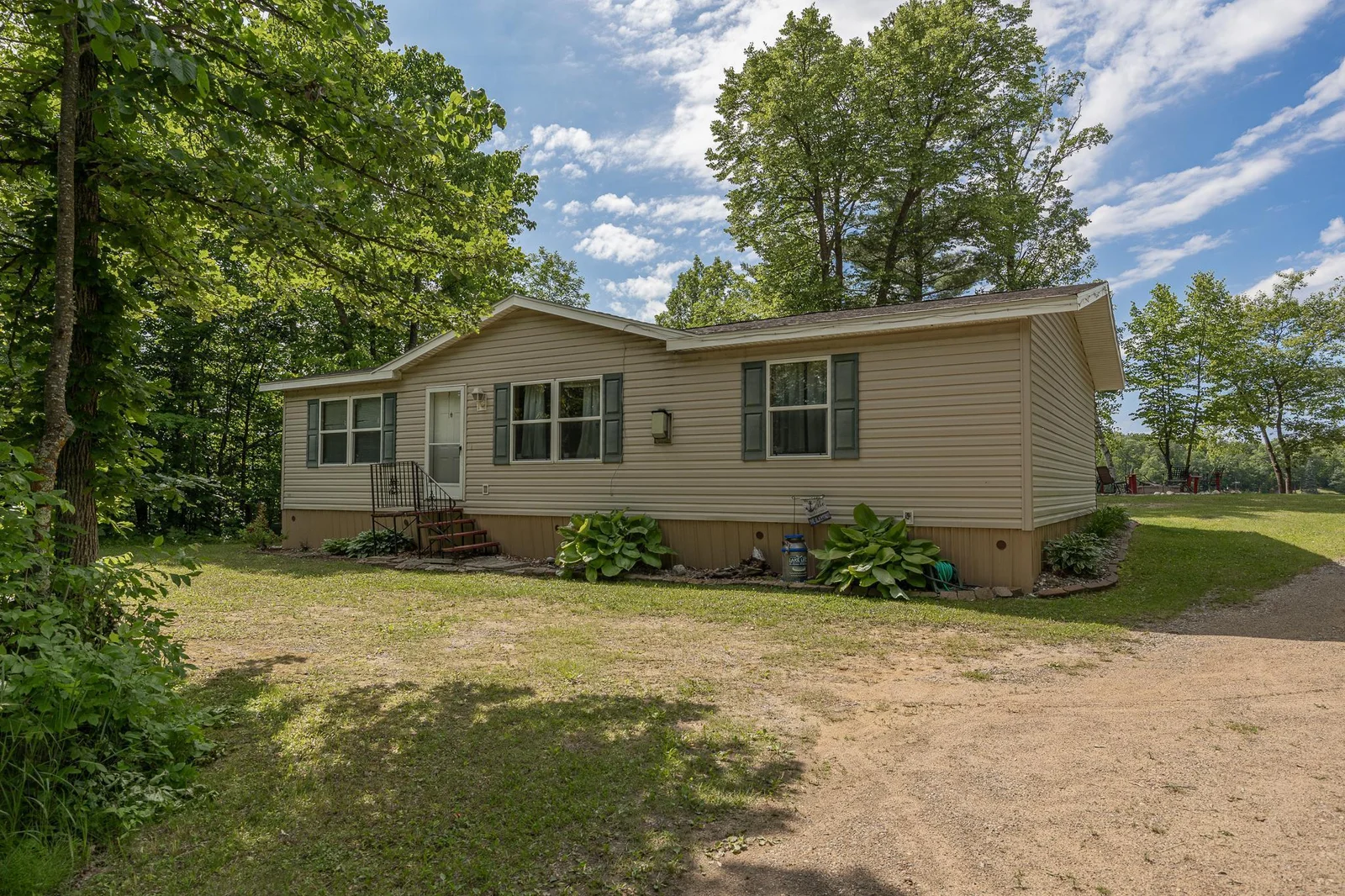 Welcome to 1618 Maple Shores Ln Ne