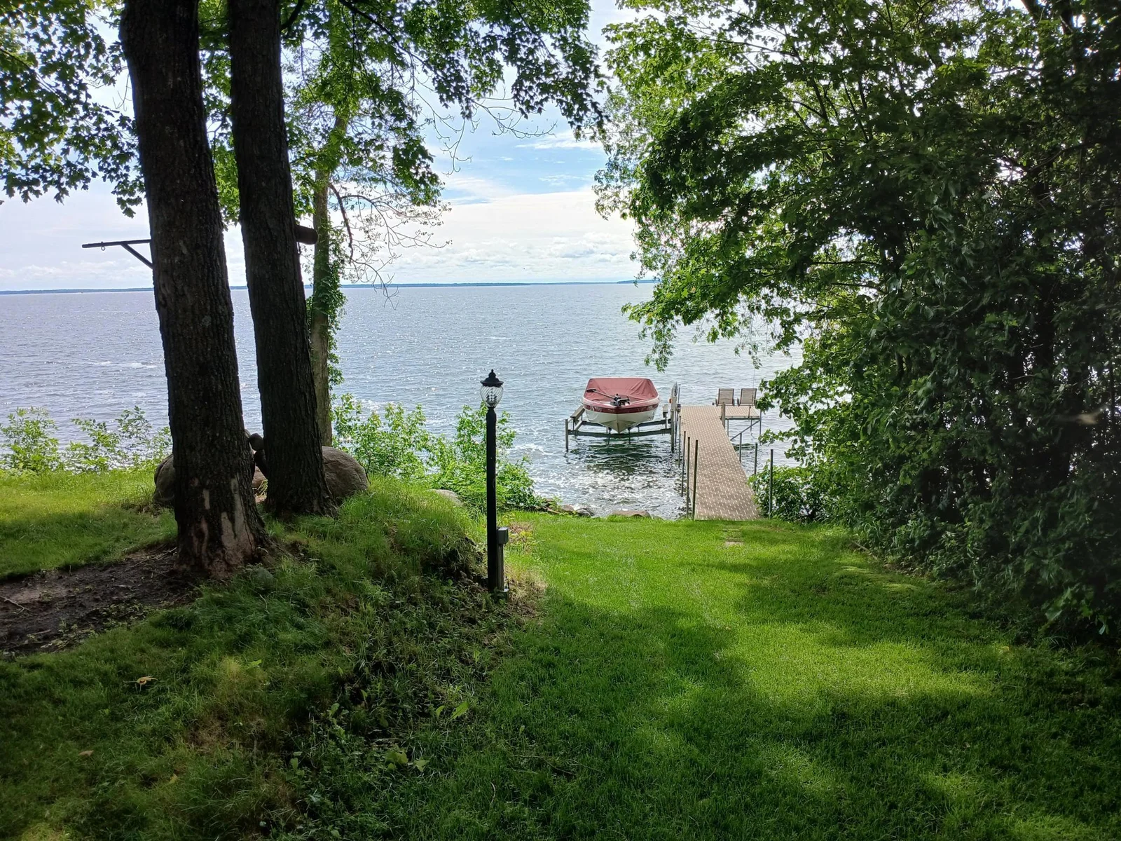 Gradual access to the dock.