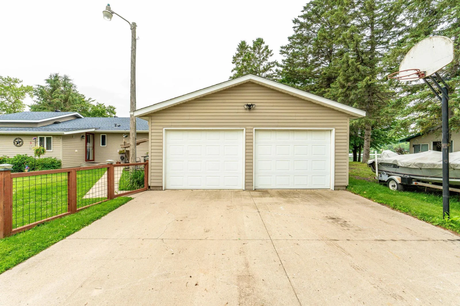 Garage - Fenced in yard