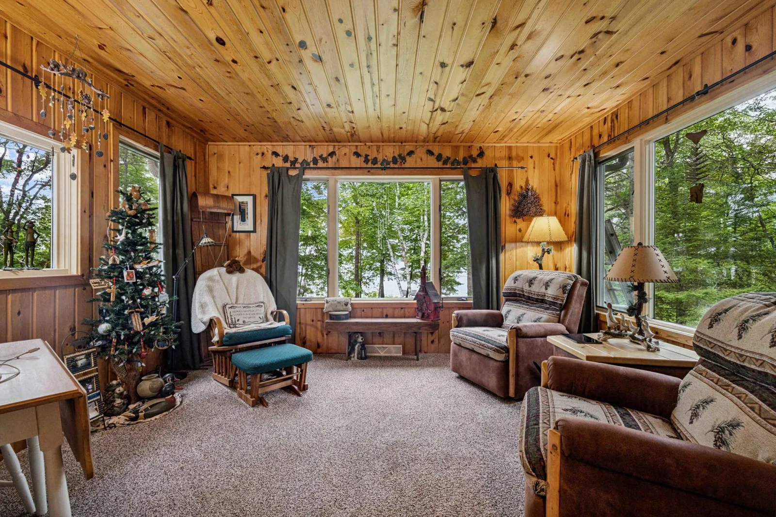 4season lakeside den