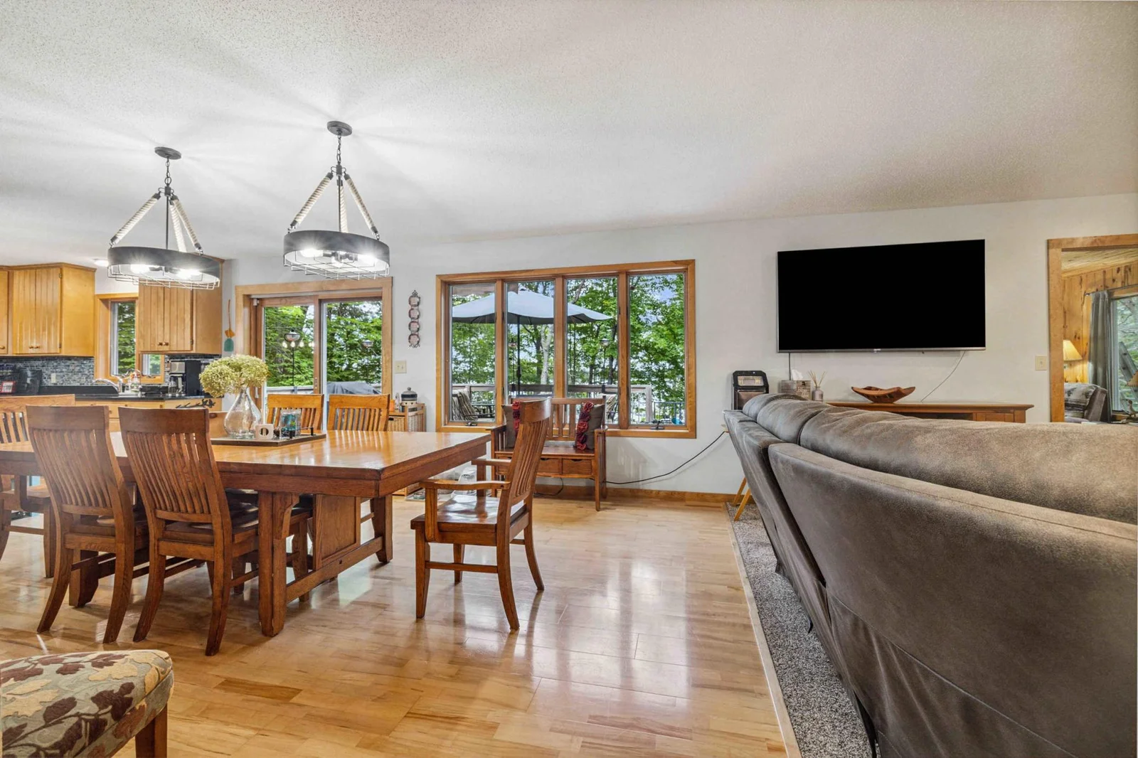 main level dining area