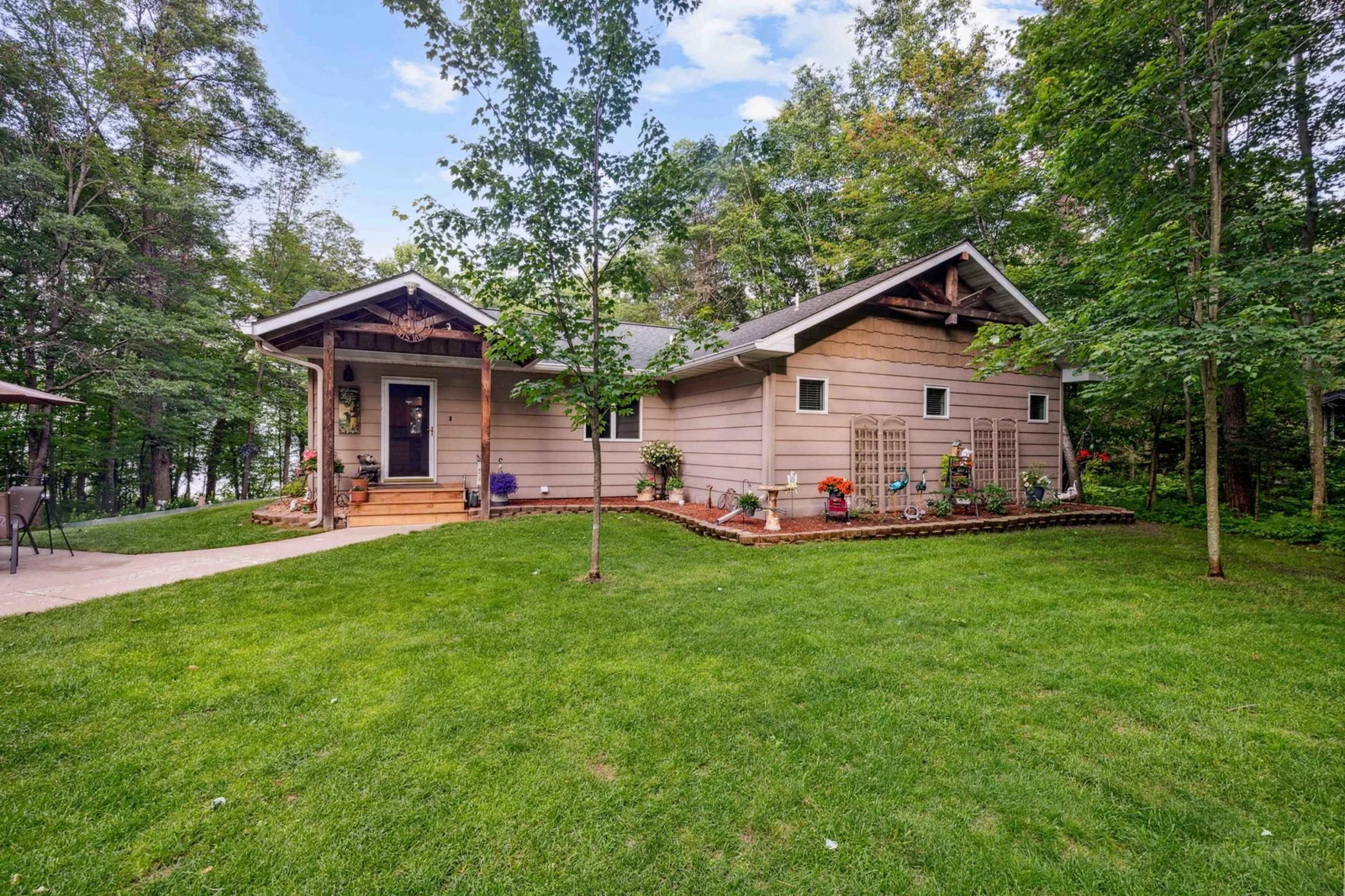Photo 1 of 13632 Piney