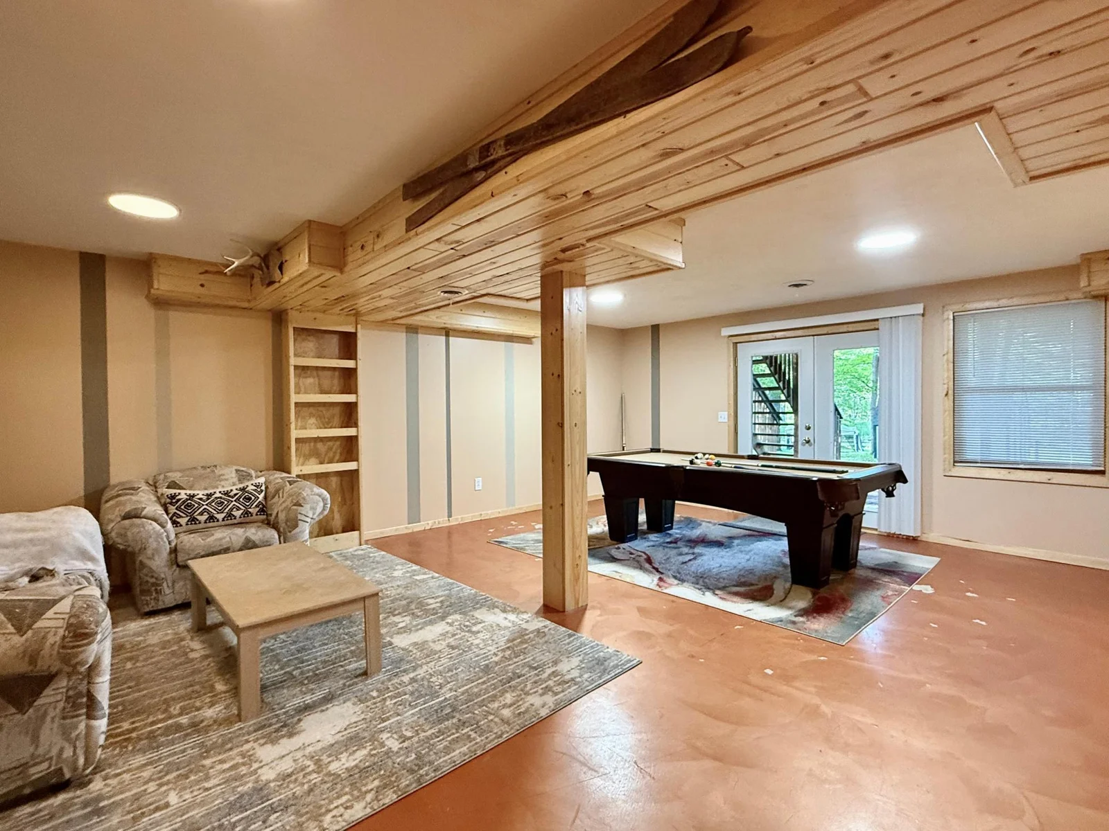 Family Room image 3