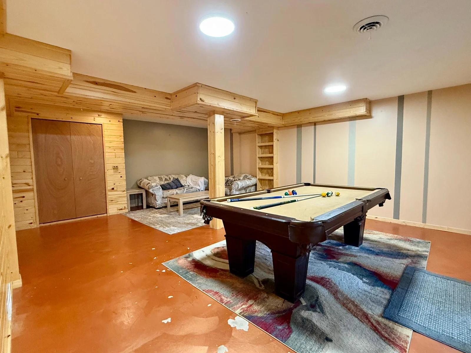 Family Room image 1