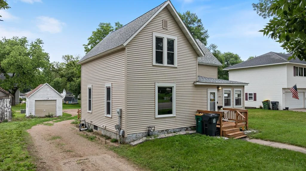 Easy in, easy out! The pull-through driveway offers added convenience for parking, guests, or trailers—no backing up required.