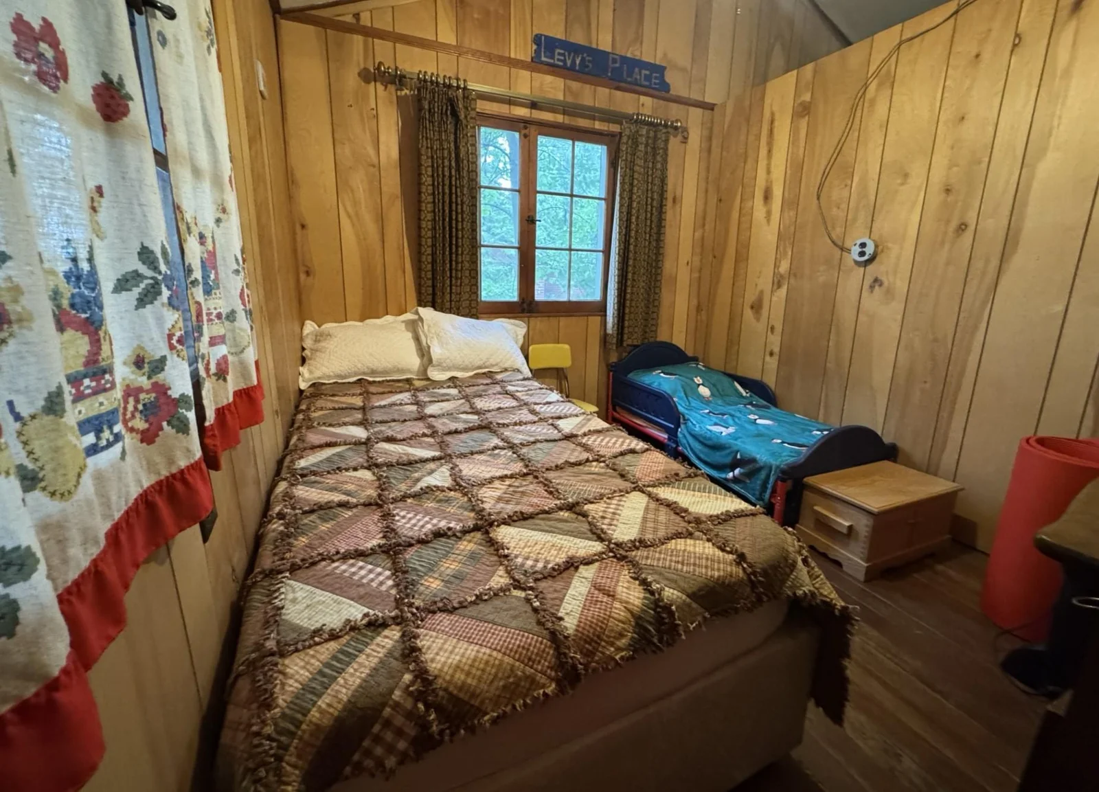 Red cabin bedroom 2
