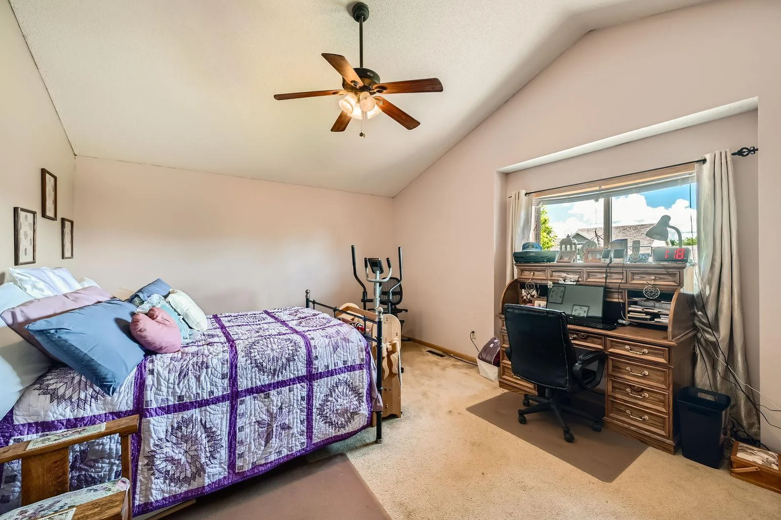Primary Bedroom - Upper Level