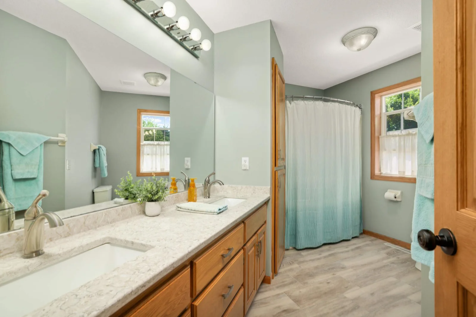 Update upper-level full bath features dual sinks, offering convenience and extra space for busy mornings