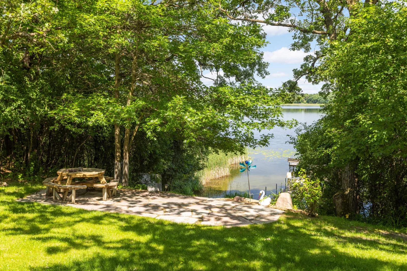 Enjoy your own private picnic area by the lake