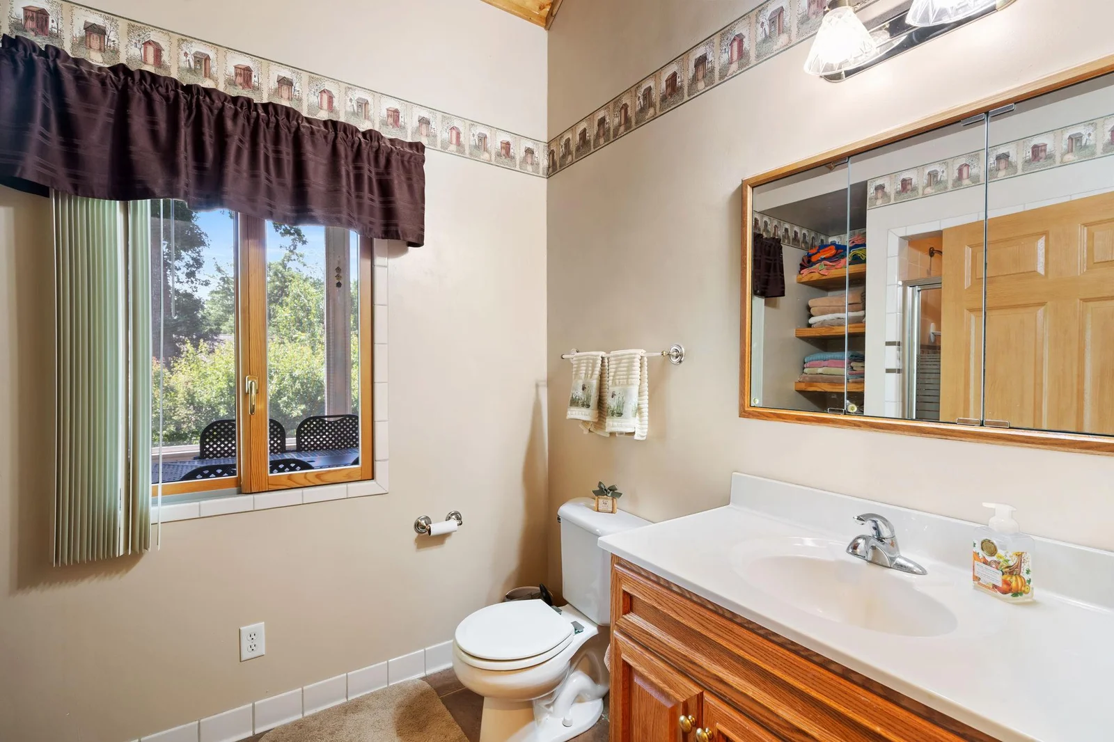 25-web-or-mls-2282-71st-st.jpg
