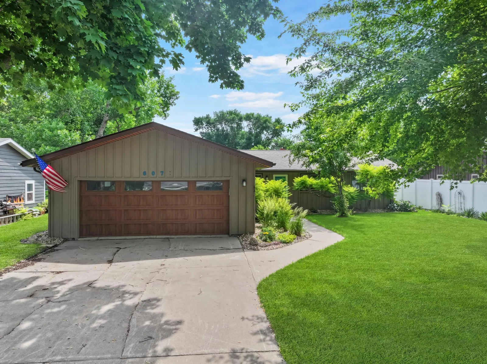 10/10 Curb appeal!