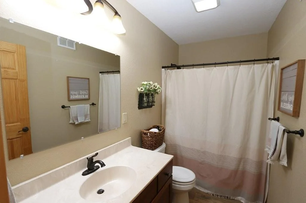 bath main level.jpg