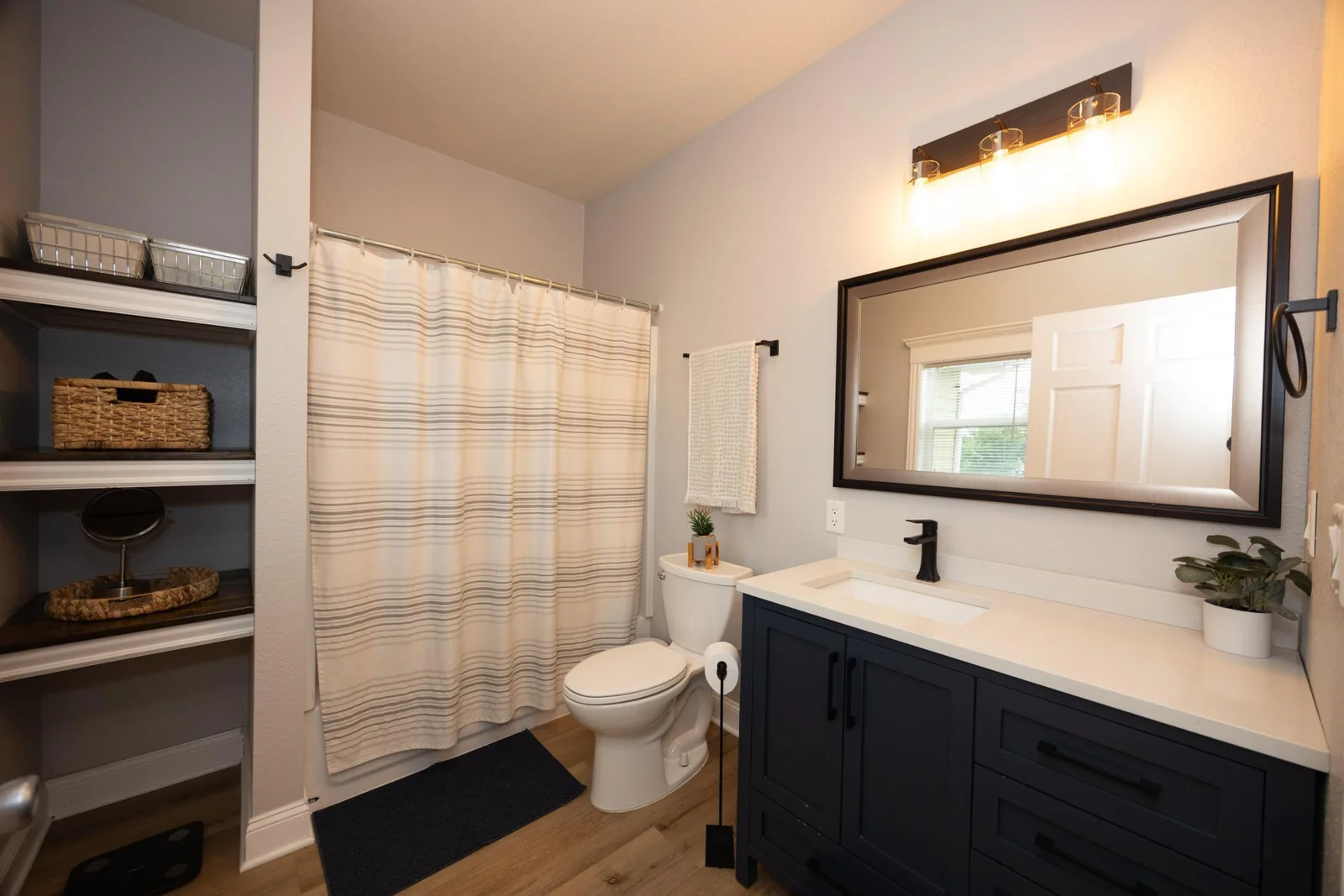 bathroom 1, off entry