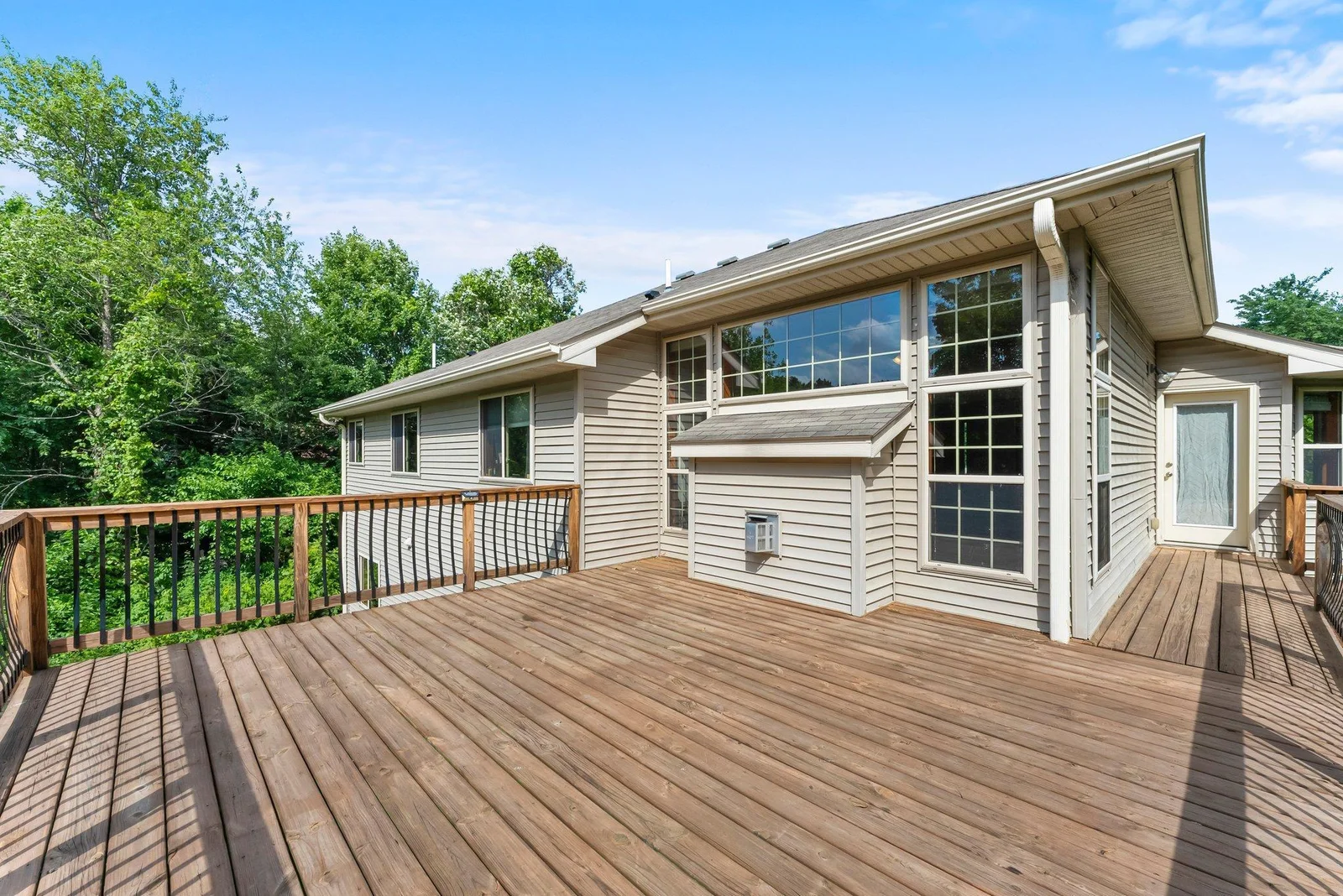 Large Deck to watch wildlife