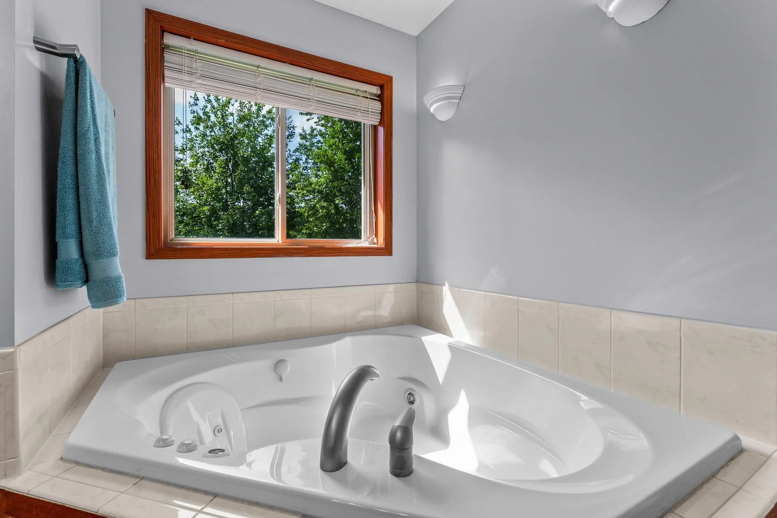 Jetted Soaker Tub