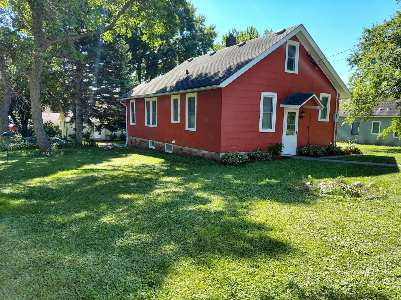 View of oversized lot
