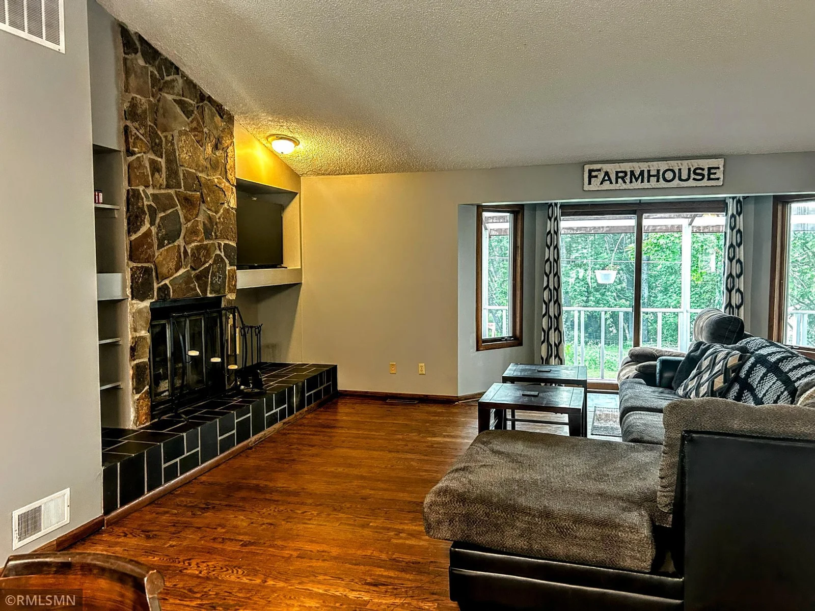 LivingRoom.jpg