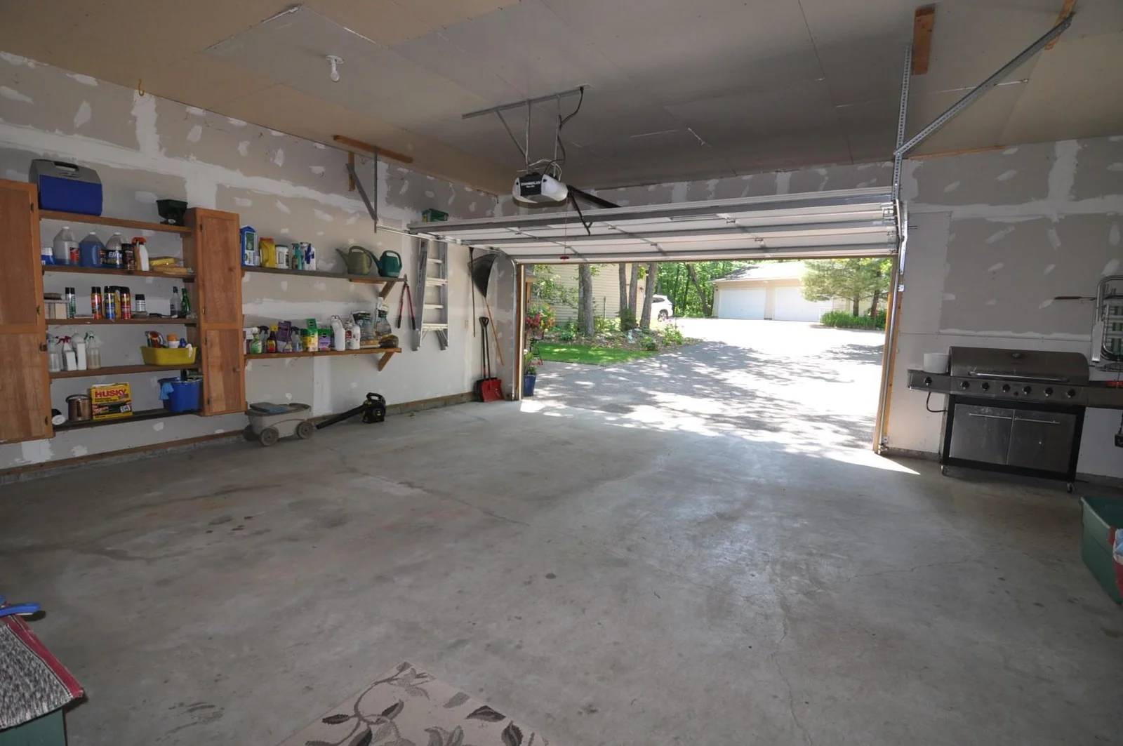 Attached 2 car garage
