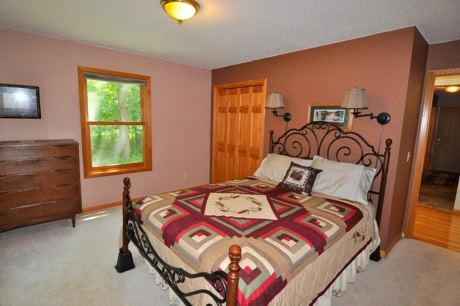 2nd bedroom