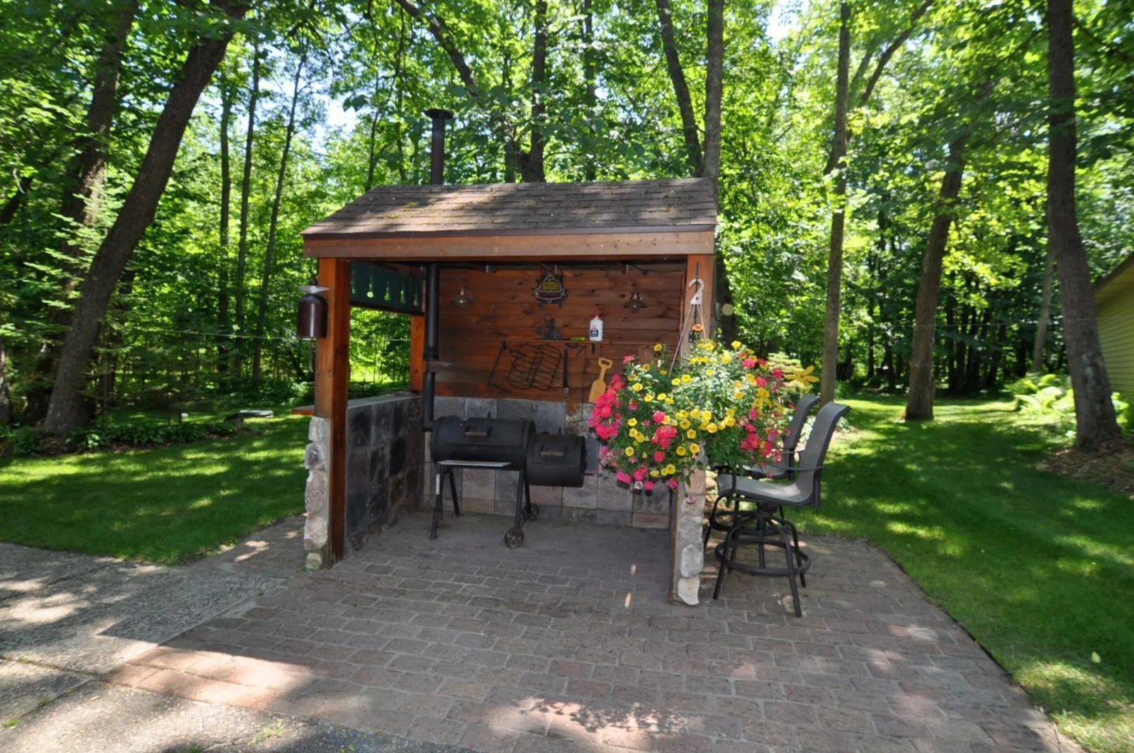 Charming covered grilling pavillion