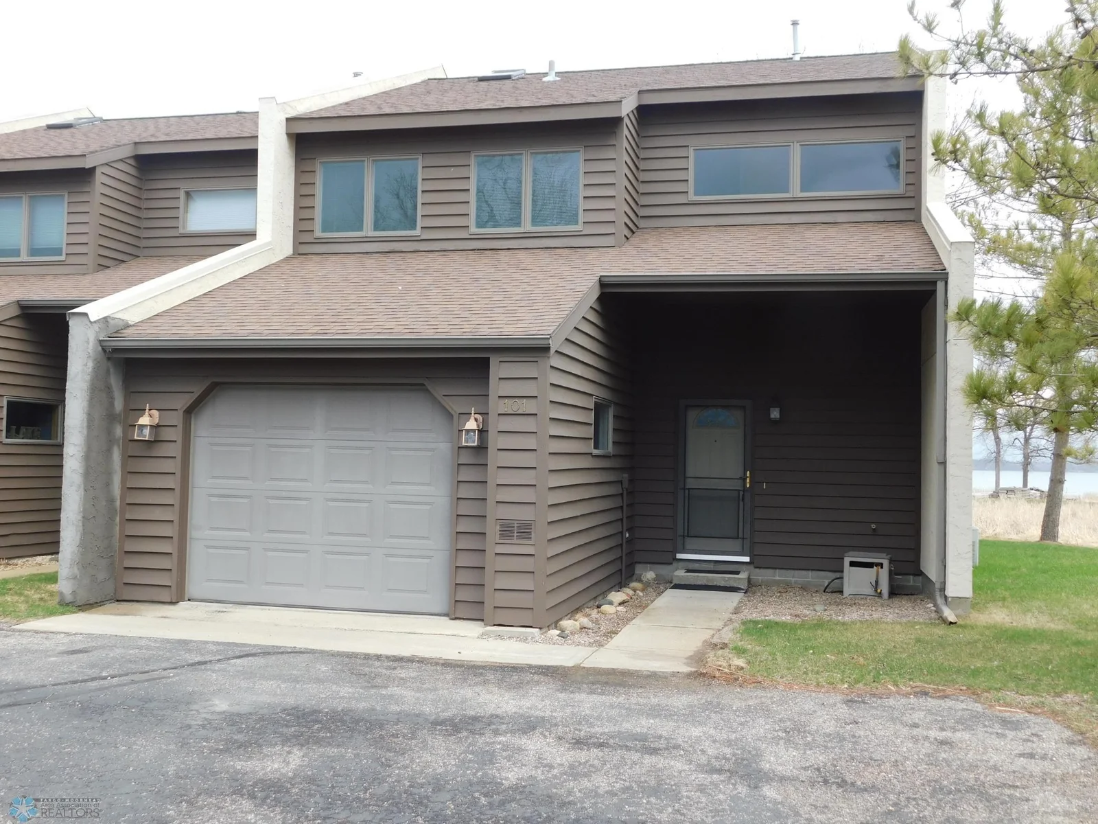 townhome-end unit