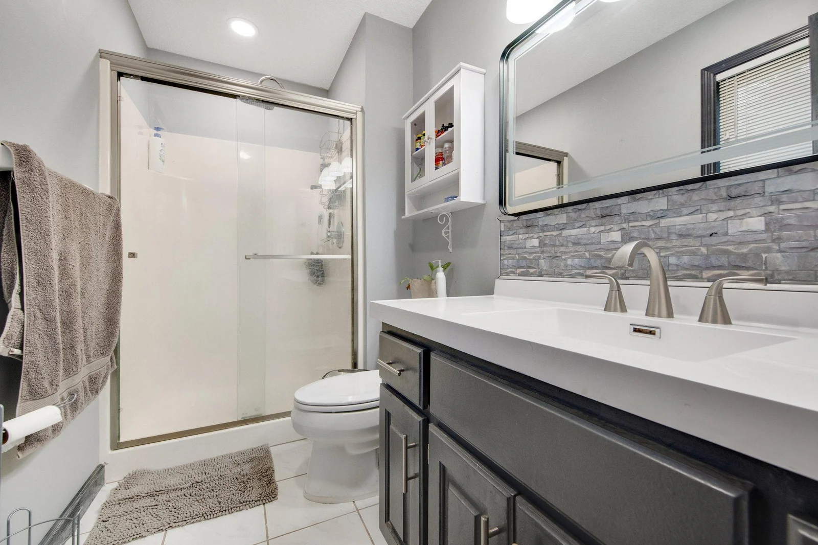 Primary 3/4 private bathroom.
