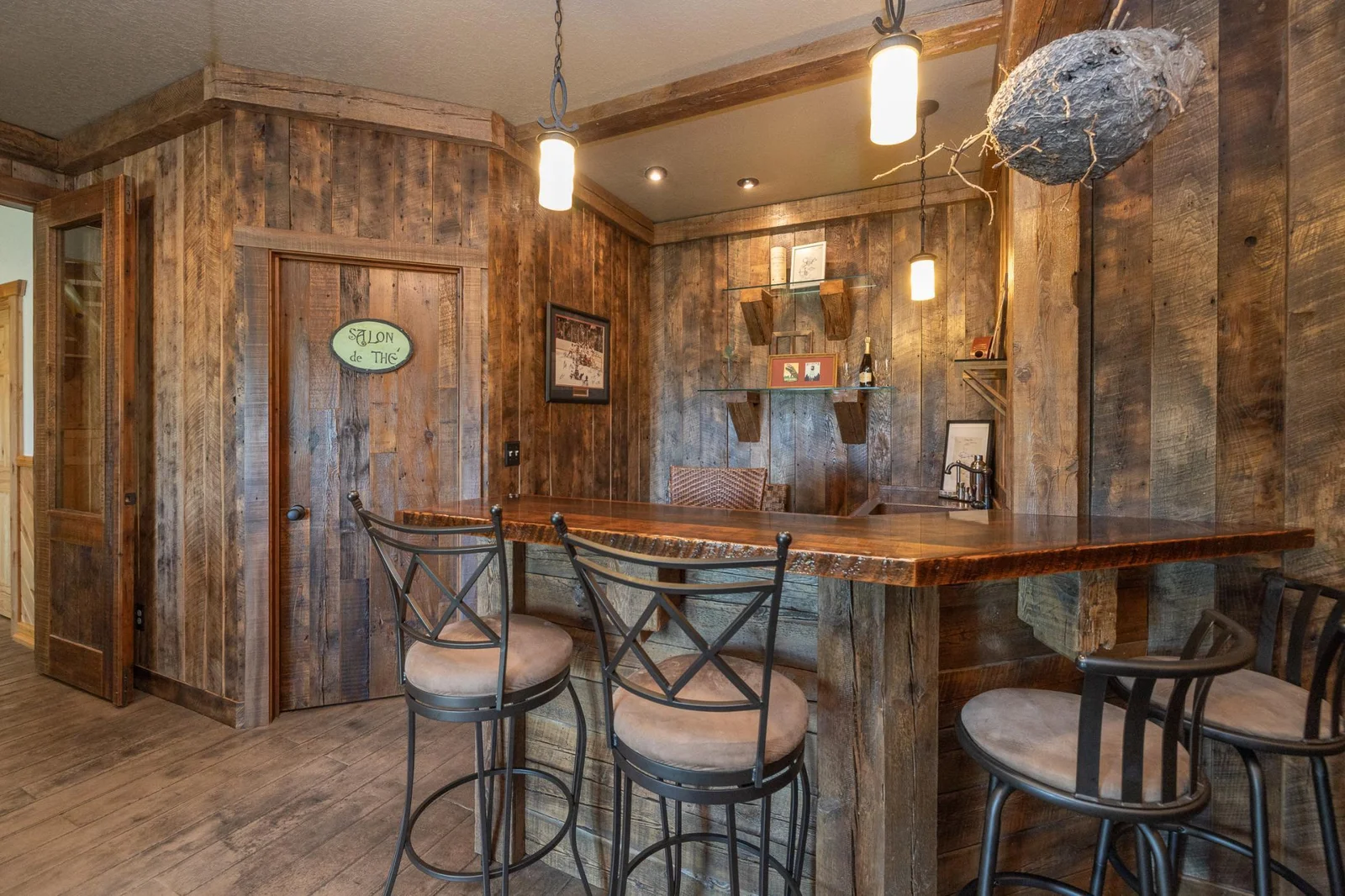Wet bar with views of the lake