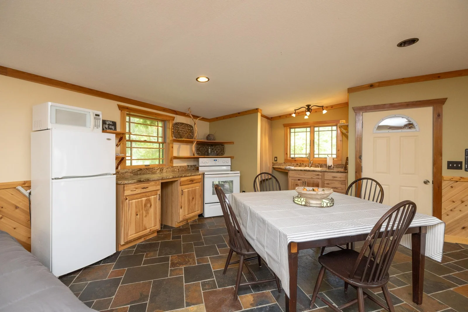 Full kitchen
