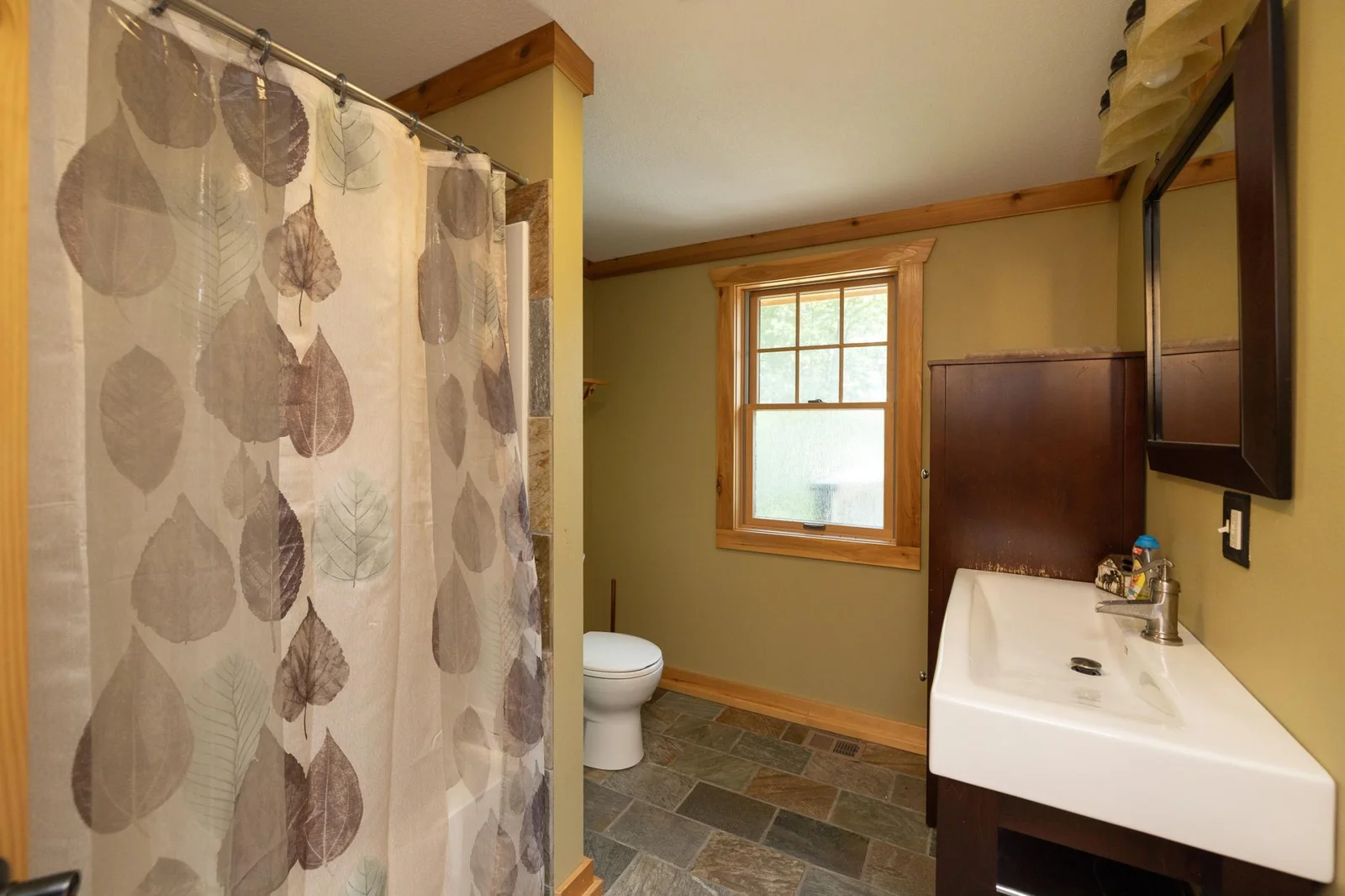 Guest suite full bath
