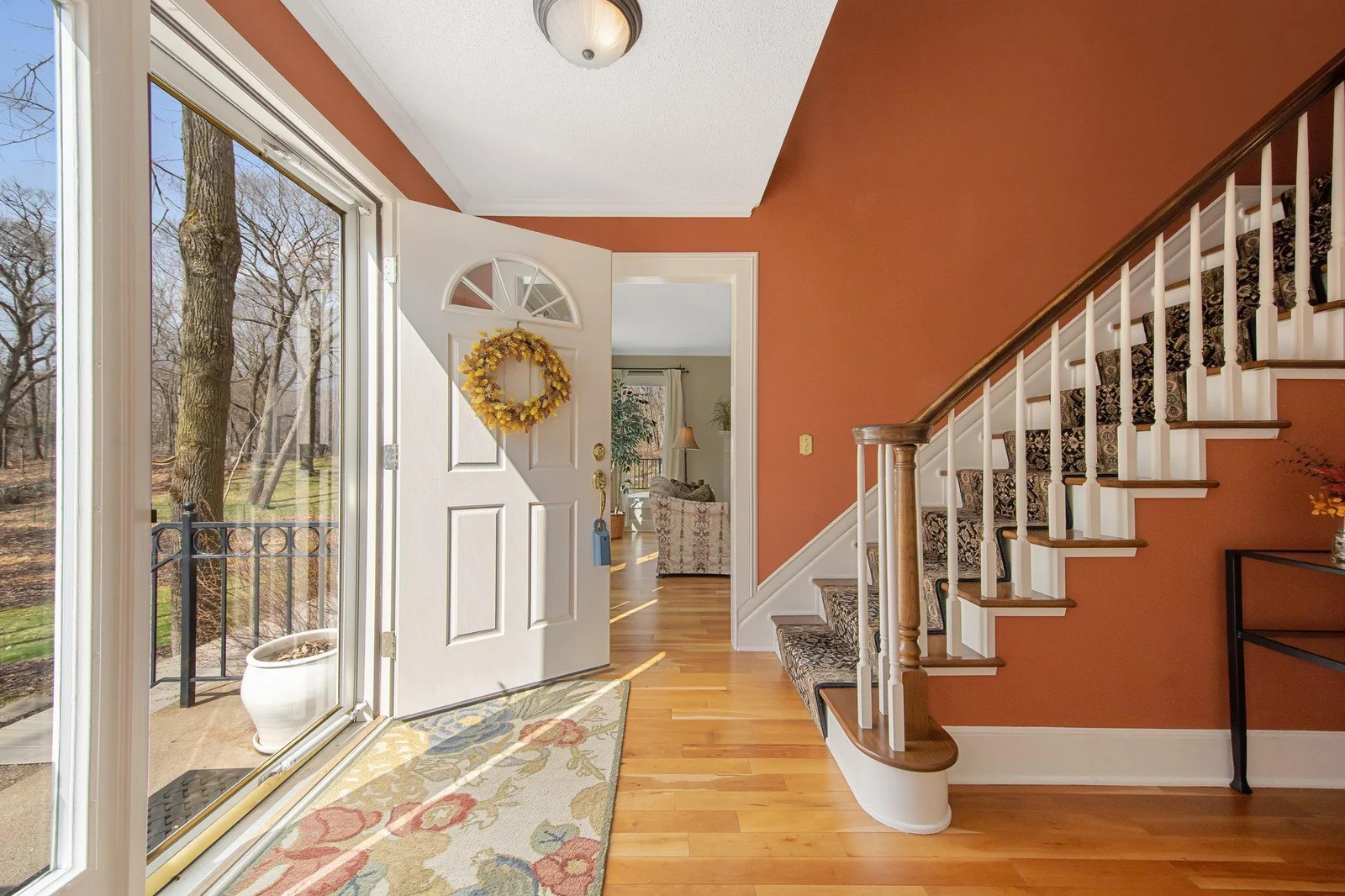 6-web-or-mls-2261 Ash St-01.jpg