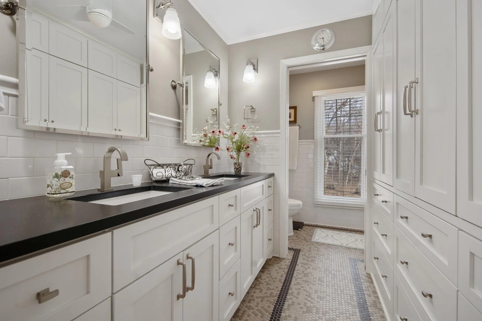 27-web-or-mls-2261 Ash St-22.jpg