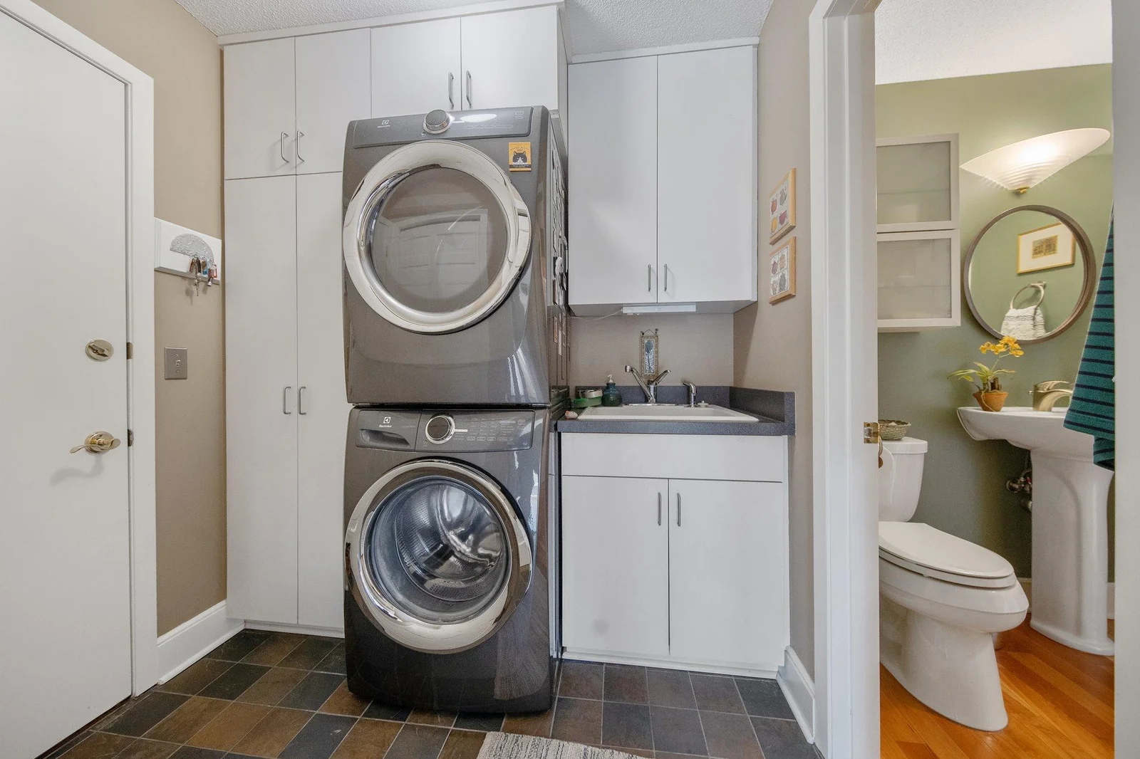 39-web-or-mls-2261 Ash St-34.jpg