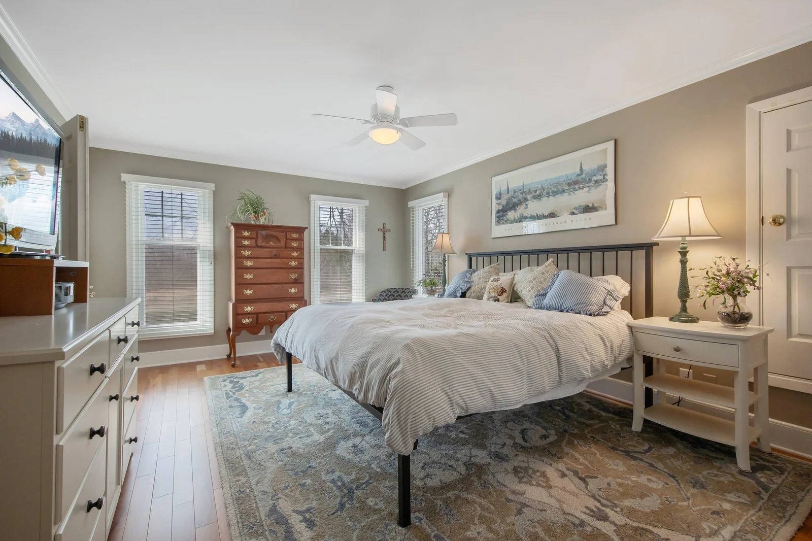 26-web-or-mls-2261 Ash St-21.jpg