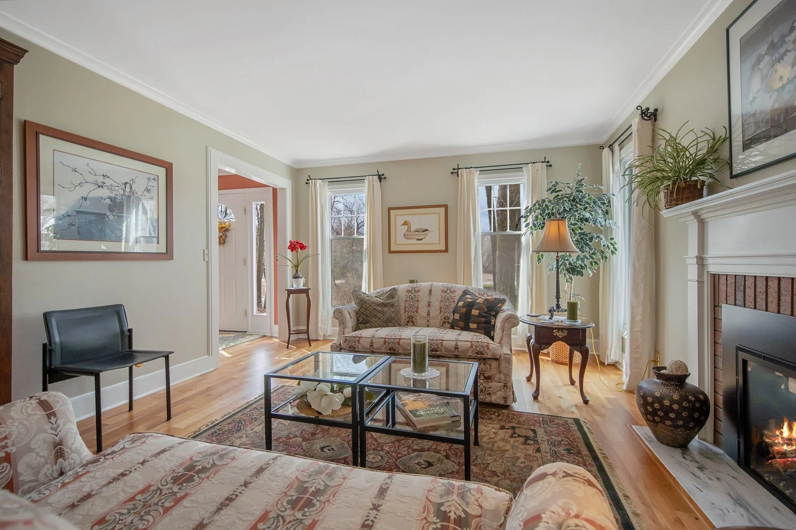 10-web-or-mls-2261 Ash St-05.jpg