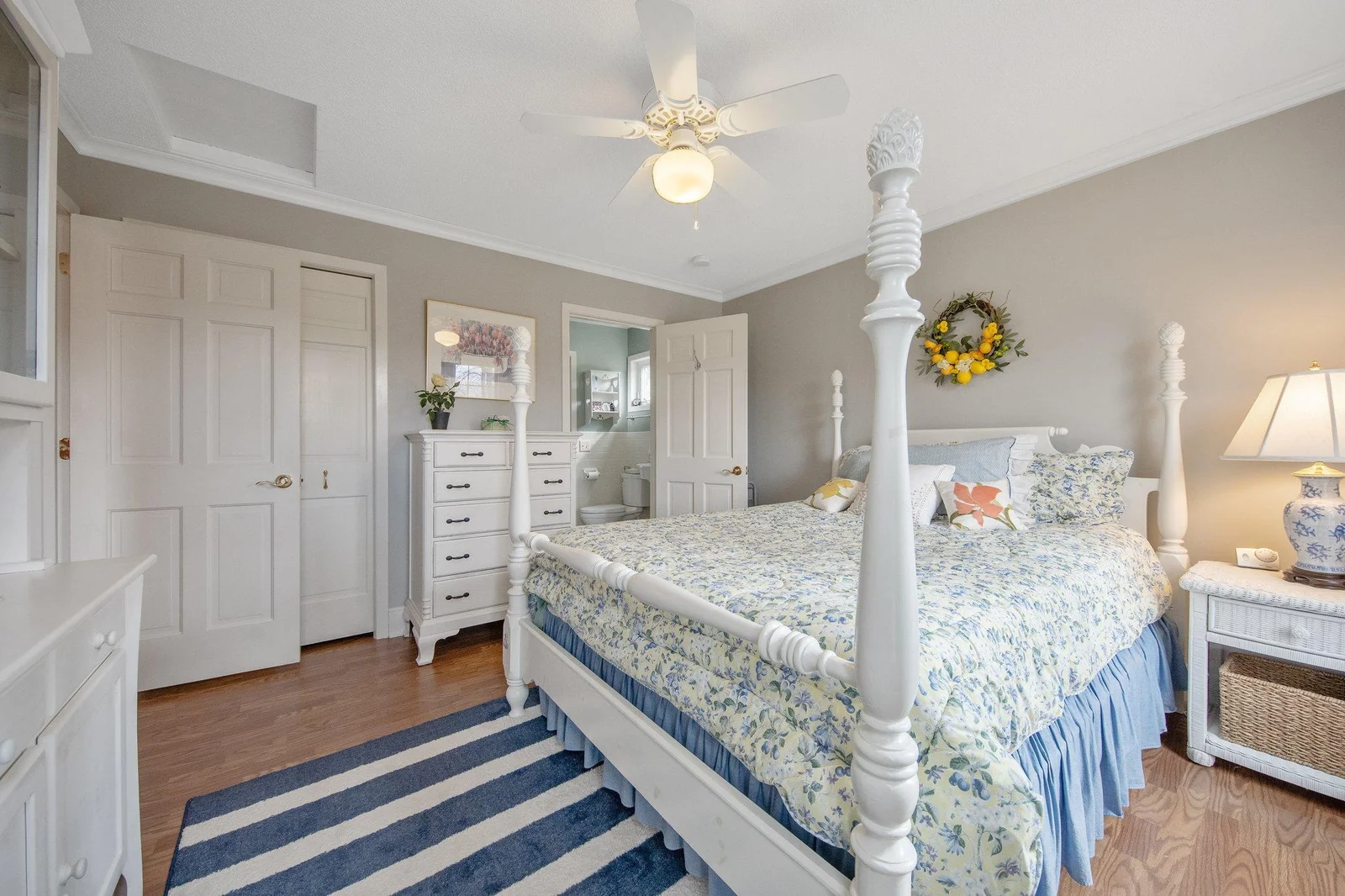 31-web-or-mls-2261 Ash St-26.jpg