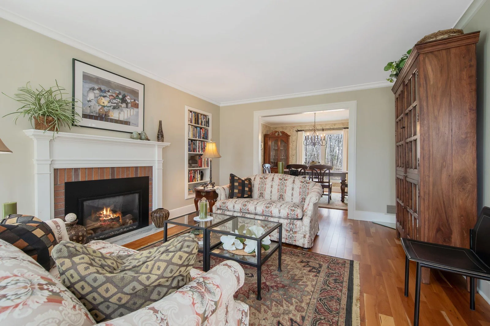8-web-or-mls-2261 Ash St-03.jpg